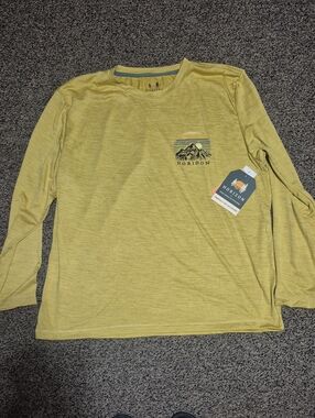 Horizon Men's Long-Sleeve Crewneck Shirt in Mustard Yellow